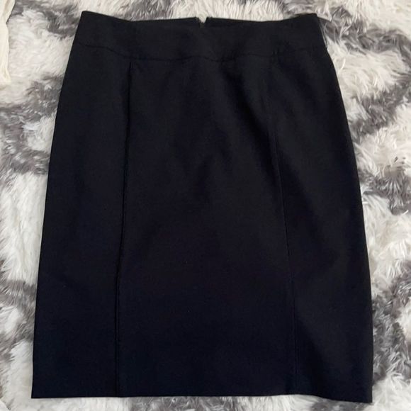 Apt 9 black back pleat skirt
